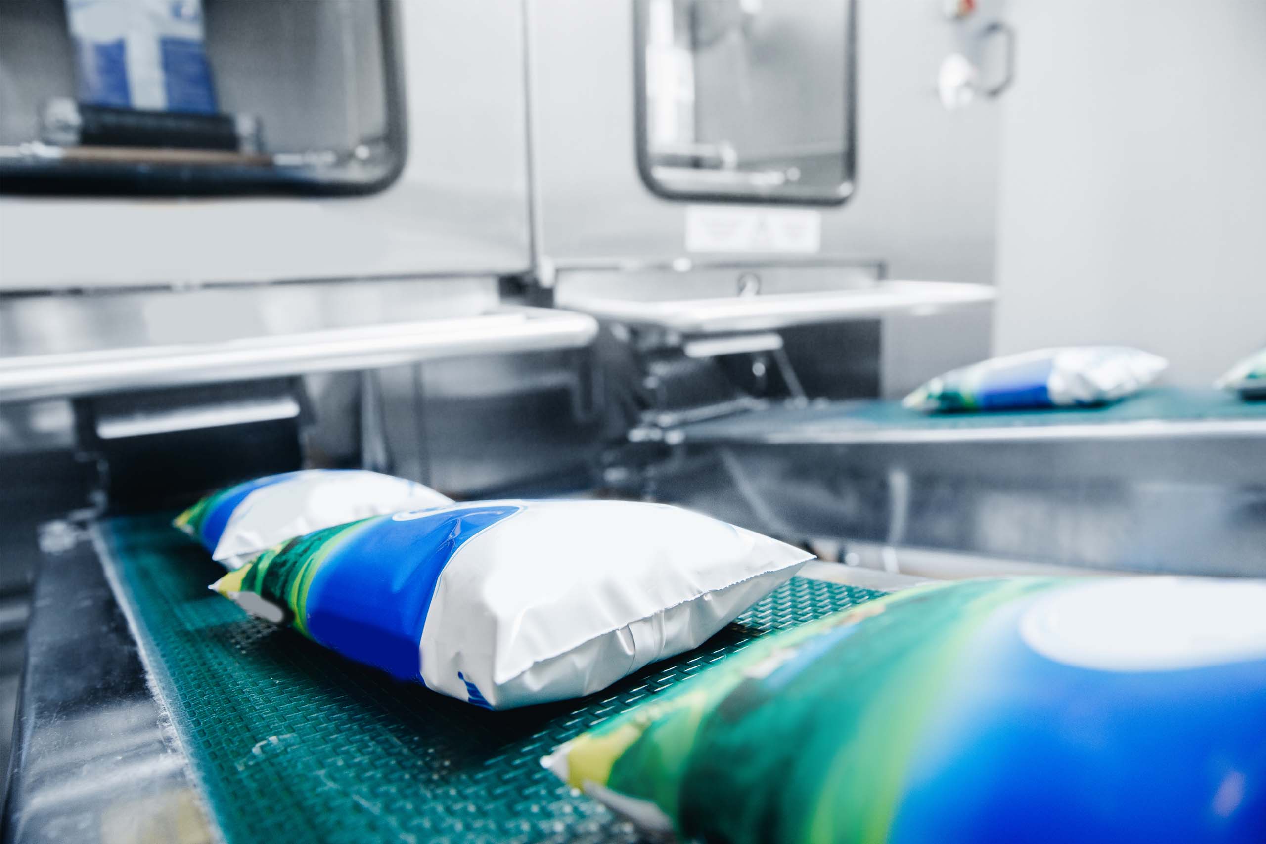 Freezing of milk in bags