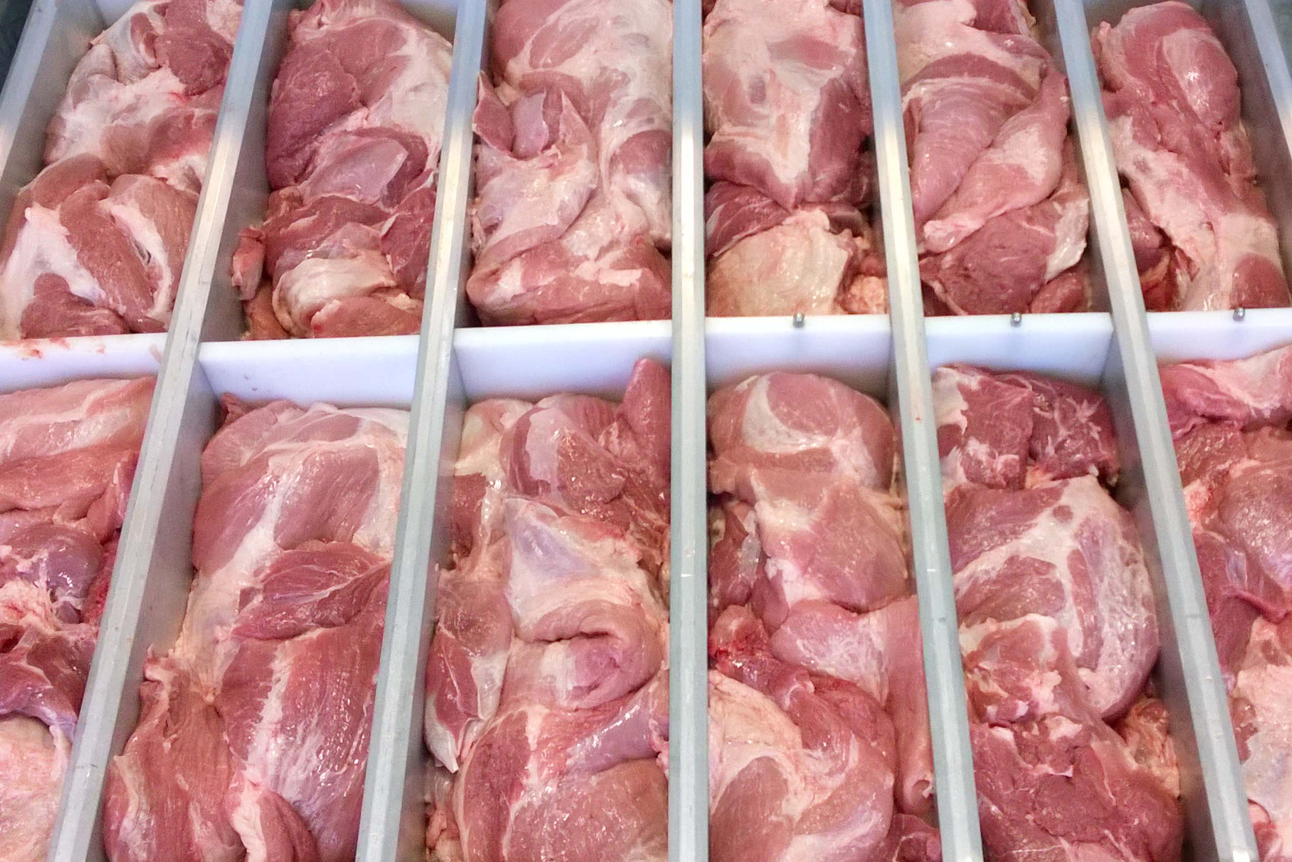 Plate freezing of meat and poultry